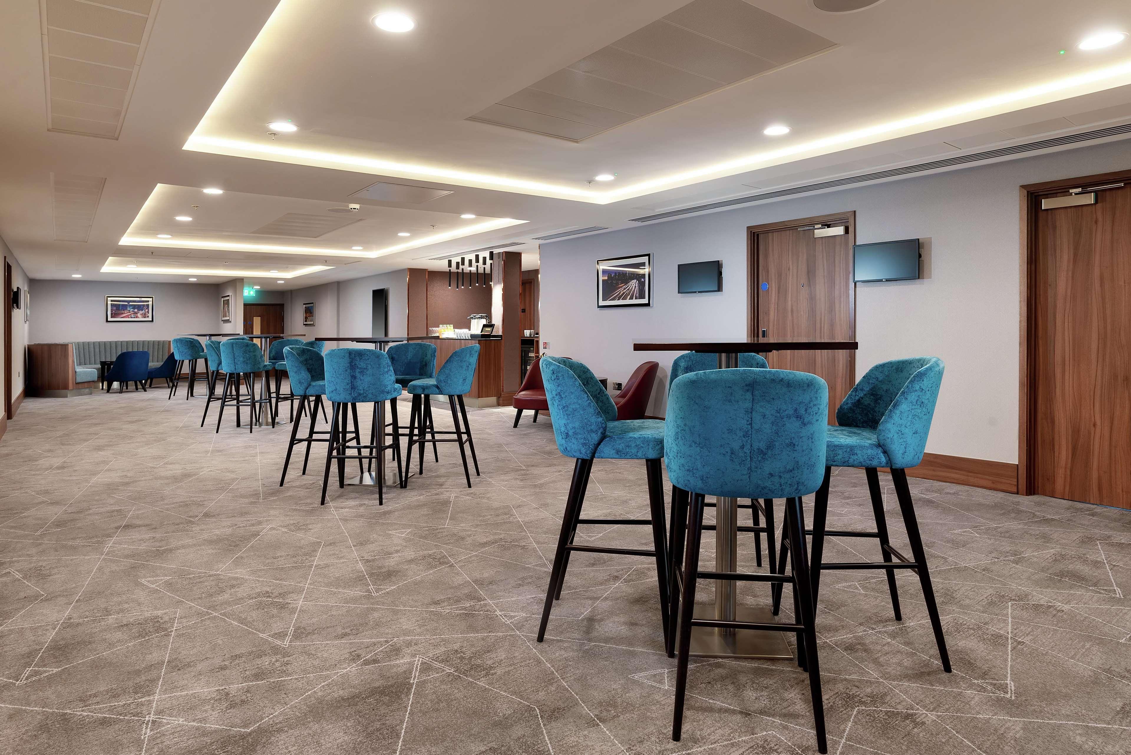 Hilton Garden London Heathrow Terminal 2 And 3 Hotel 4*