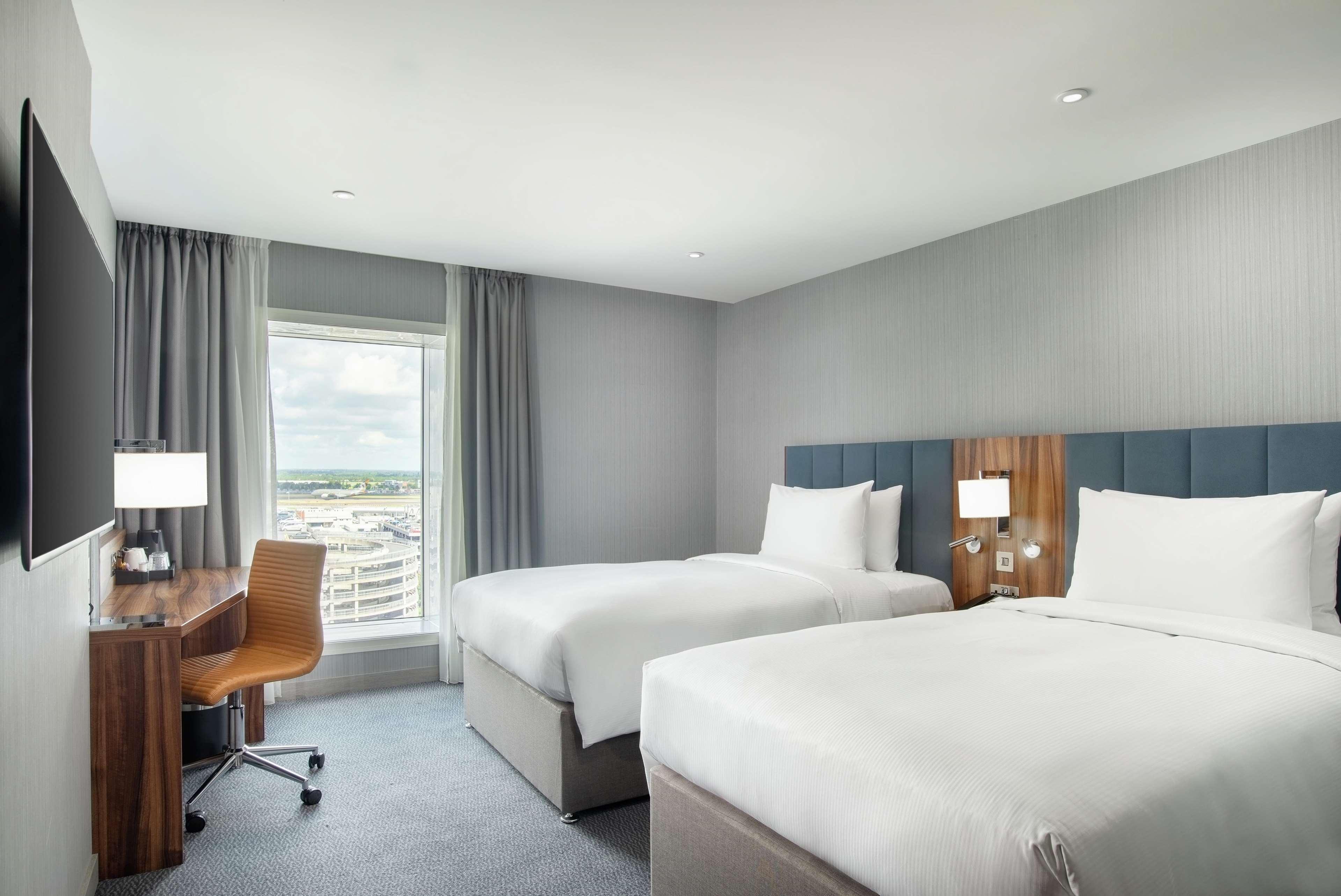 Hilton Garden London Heathrow Terminal 2 And 3 Hotel 4*